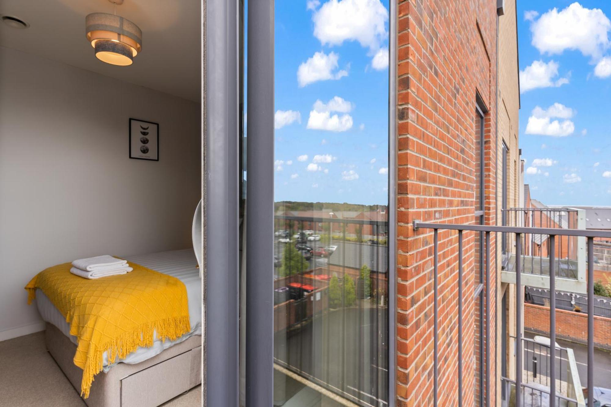 247 Serviced Accommodation In Telford 2 Bedroom Apartment Exterior photo