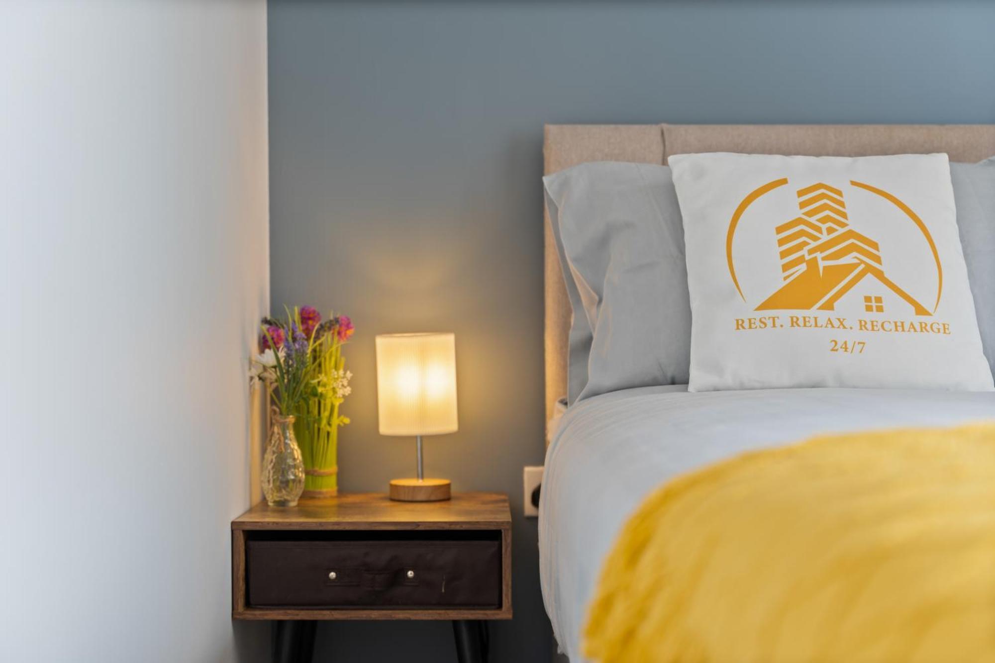 247 Serviced Accommodation In Telford 2 Bedroom Apartment Exterior photo