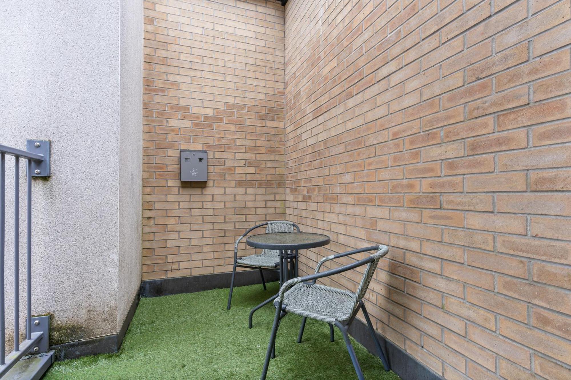 247 Serviced Accommodation In Telford 2 Bedroom Apartment Exterior photo